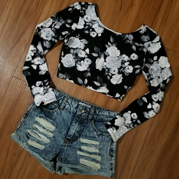 Forever 21 Tops - Floral Crop Top